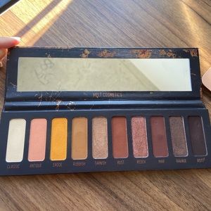 Melt cosmetics rust eyeshadow palette